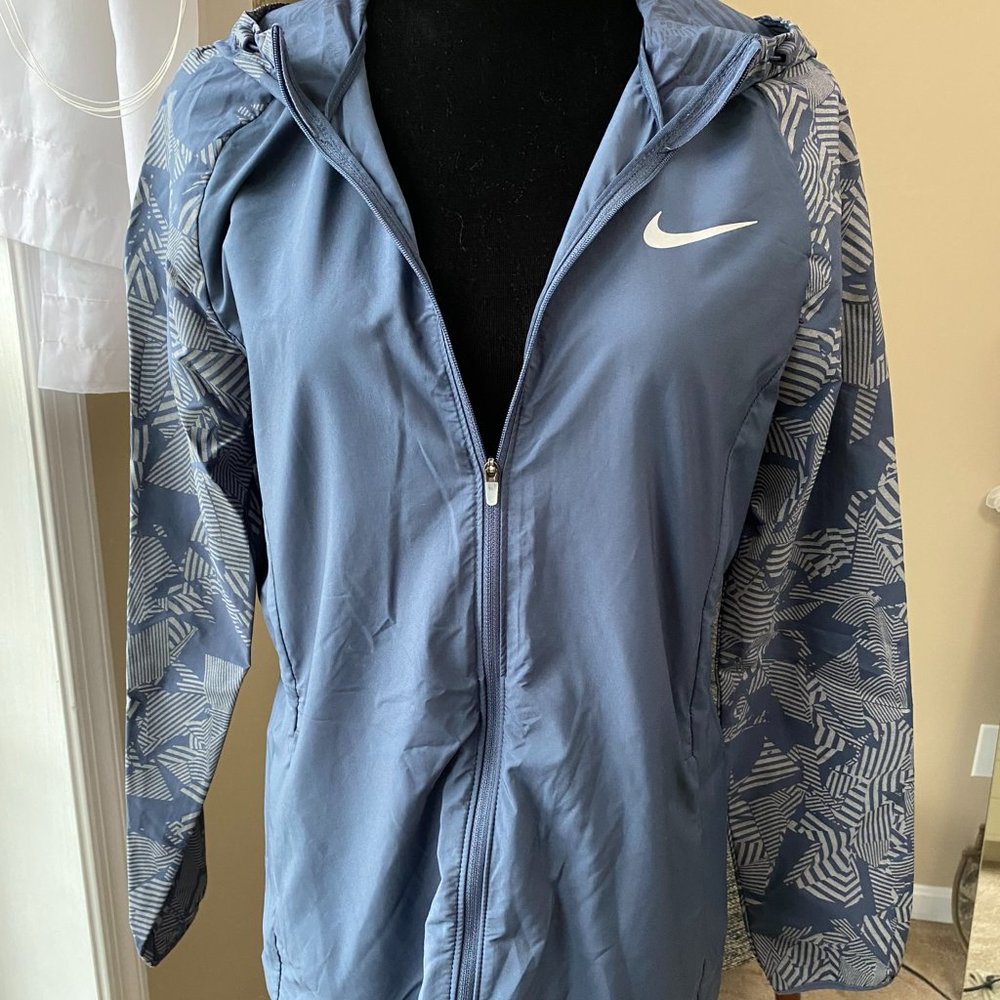 Nike Light Windbreaker